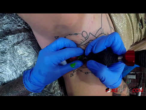 ❤️ Extremamente tatuada, a brasa Sully Savage fez uma tatuagem no seu clítoris ❤️❌ Porno russo em pt.hentaisea-com.ru